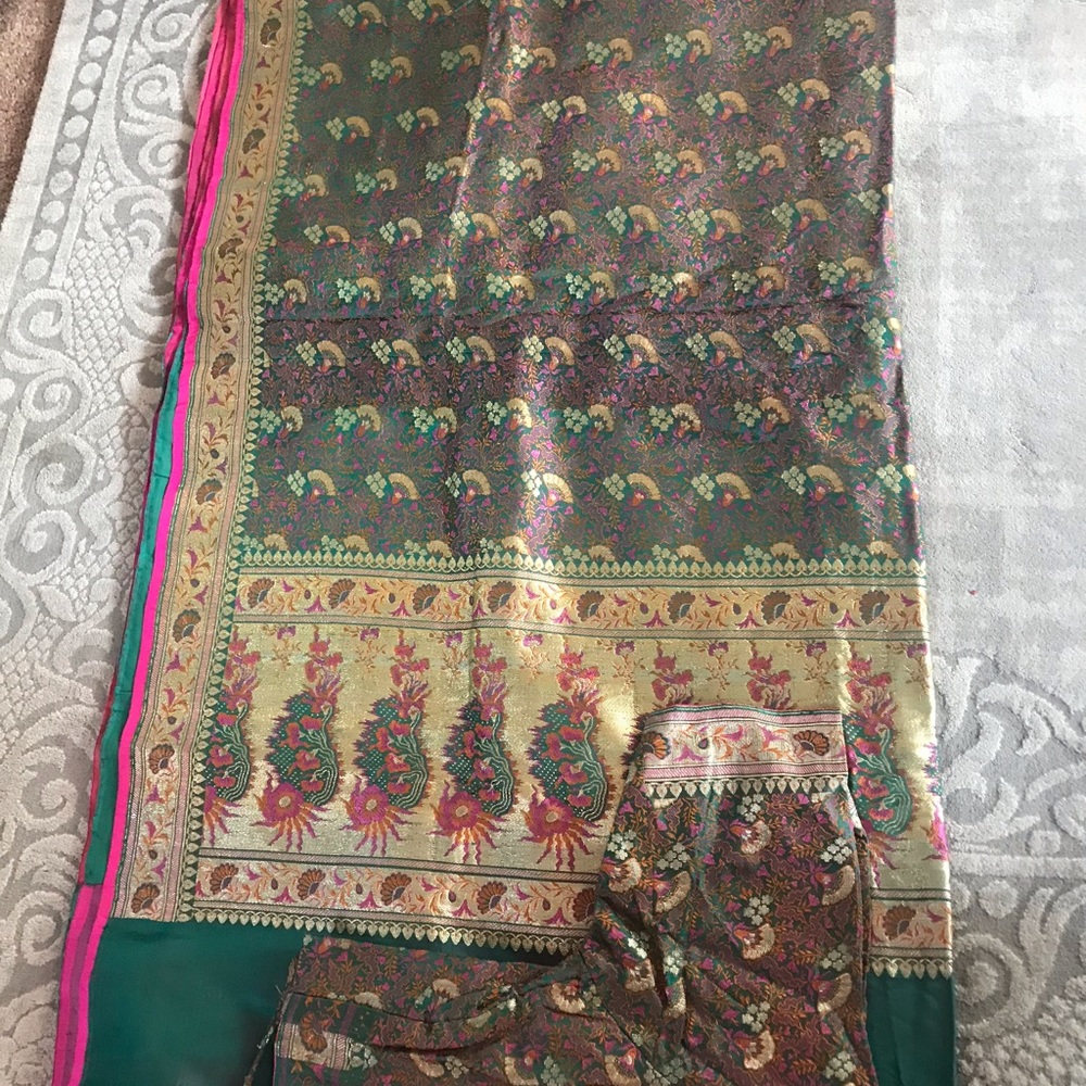 Banarasi सारी